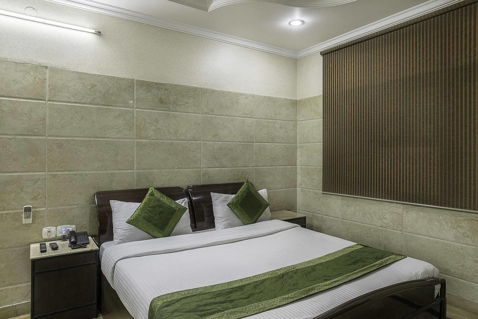 Treebo Trend Singh Sons Karol Bagh Hotel Nova Deli Exterior foto
