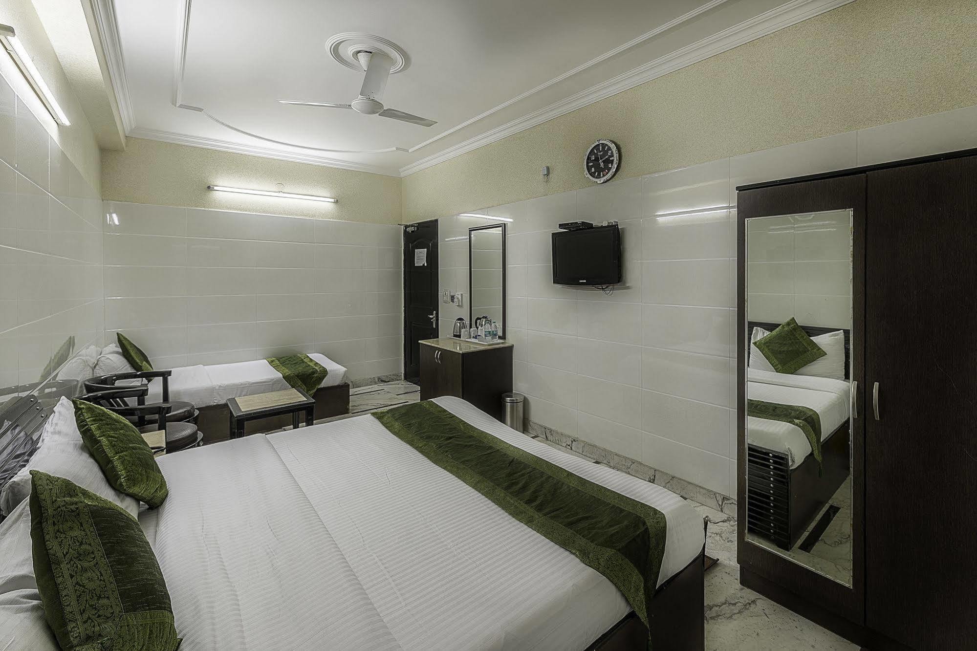 Treebo Trend Singh Sons Karol Bagh Hotel Nova Deli Exterior foto